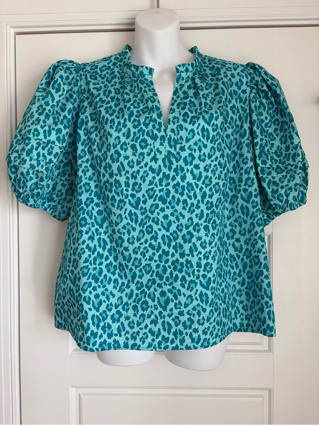 Nwt Tyler Boe Turquoise Animal Print Puff-Sleeve Top